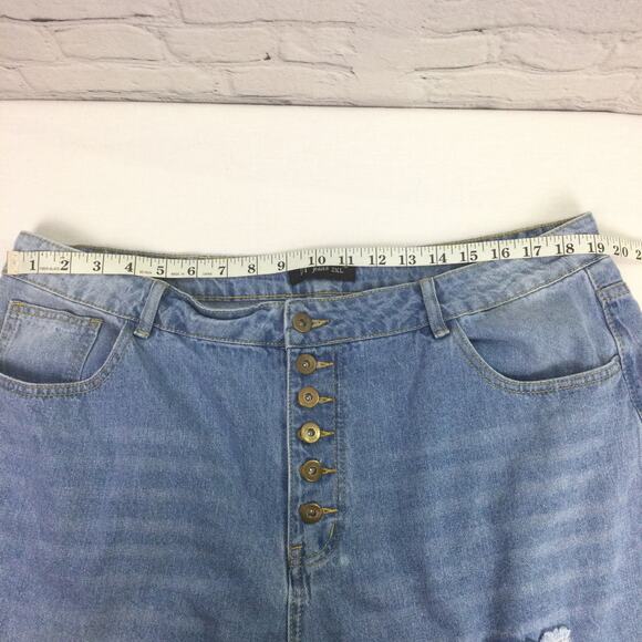 DT Jeans Women's Lightwash Distressed Button Fly High Rise Blue Jeans Size 2XL - Picture 13 of 14